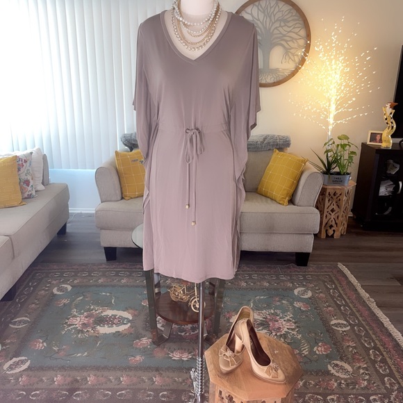 Calvin Klein Dresses & Skirts - ❤️❤️❤️ Calvin Klein dress❤️❤️❤️ gorgeous. Size 2. Would fit 4-6 as well.